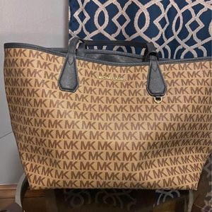 MICHAEL KORS REVERSIBLE TOTE